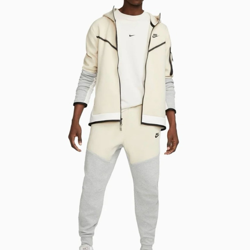 Men's Sportswear Tech Fleece Tracksuit Nike 
Men's Full-Zip Outfit NWT Size XL
